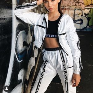 LF the Brand Crop Logo Top👁‍🗨